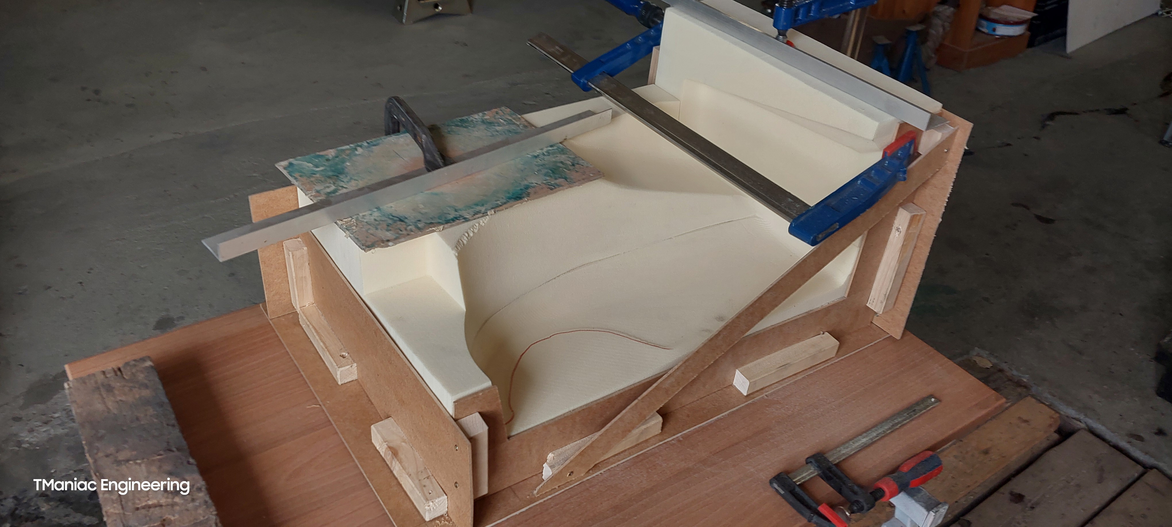 Zusammenfügen der Einzelteile zu einer Form